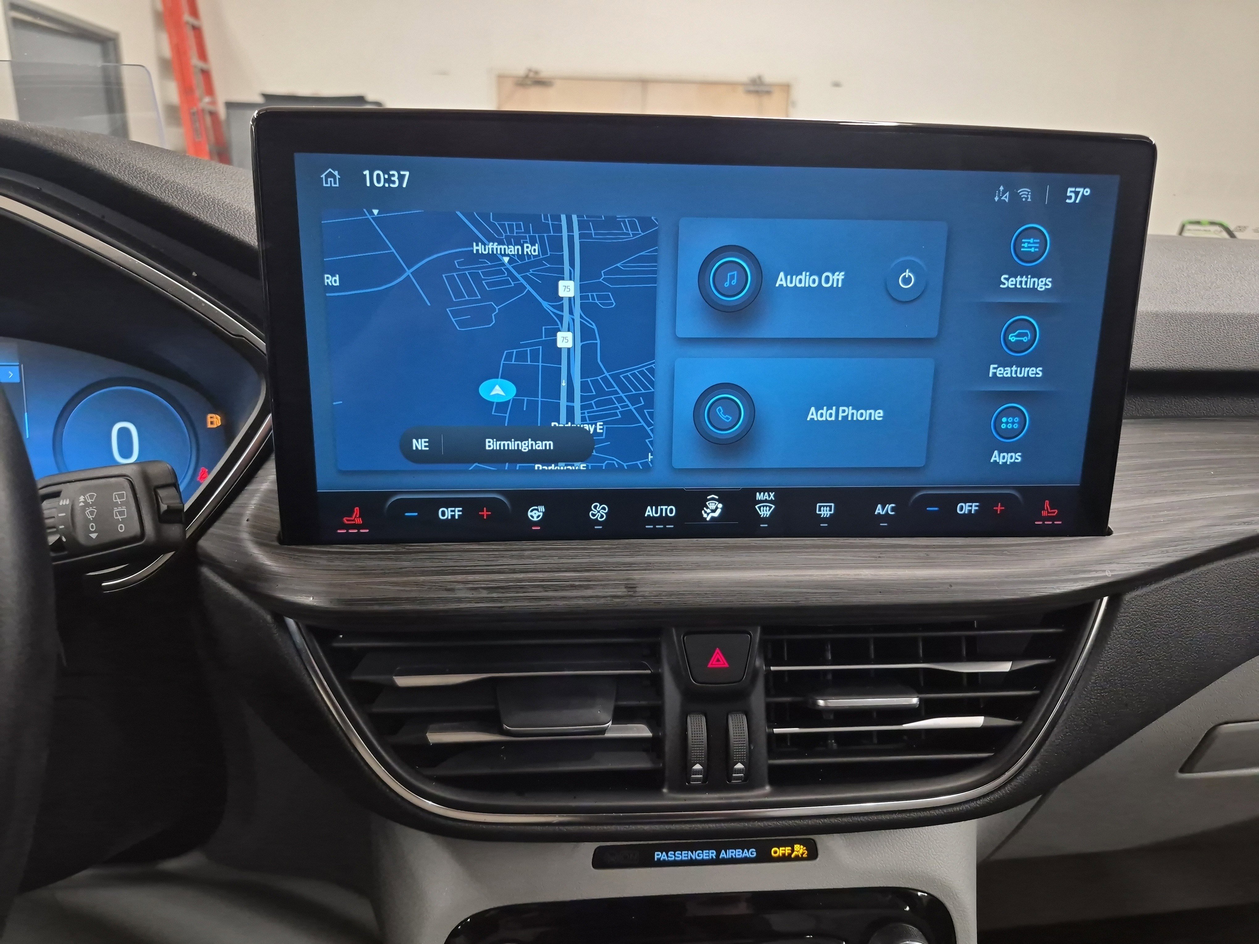 Certified 2025 Ford Escape SE w/ PHEV Premium Package image 33