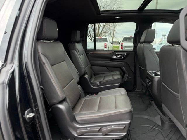Used 2023 Chevrolet Suburban High Country image 32