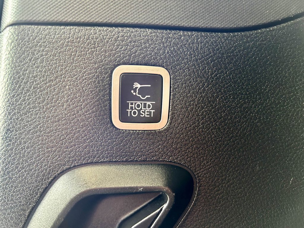 Used 2022 Jeep Grand Wagoneer Series III w/ Rear Seat Video Group 1 image 18