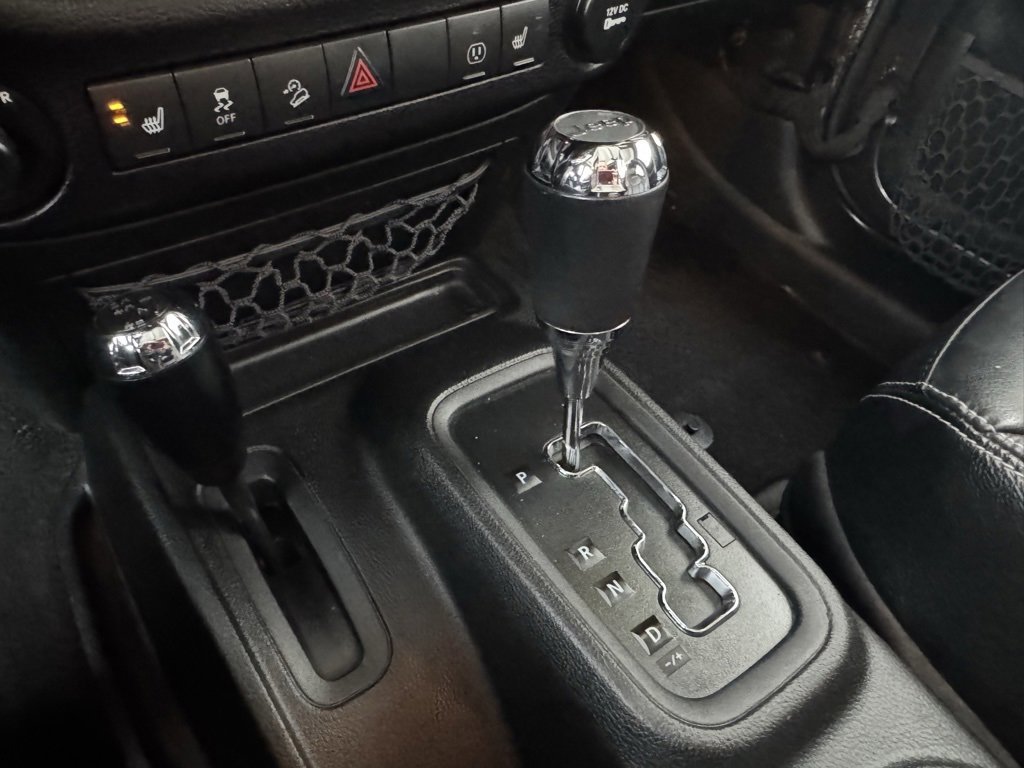 Used 2017 Jeep Wrangler Unlimited Sahara w/ Connectivity Group image 29