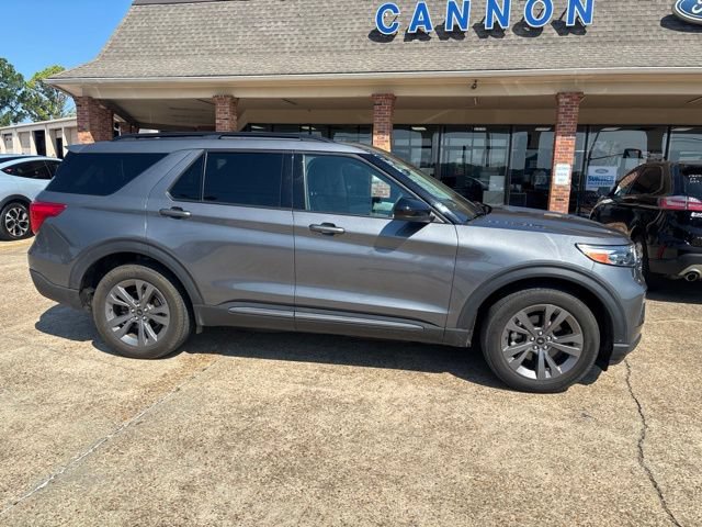 Certified 2022 Ford Explorer XLT w/ Equipment Group 202A AWD/4WD image 7