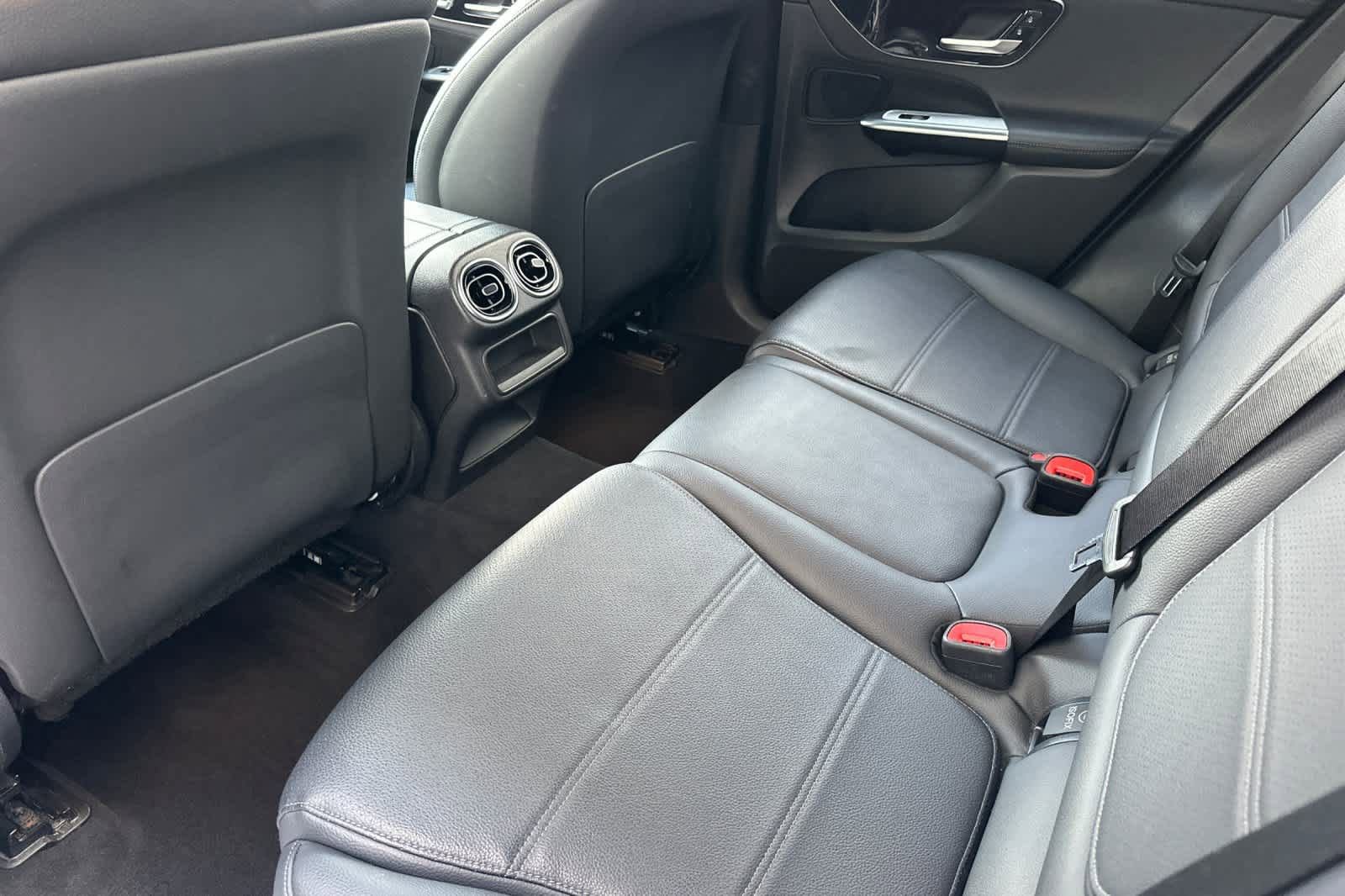 Used 2024 Mercedes-Benz GLC 300 w/ Winter Package image 4