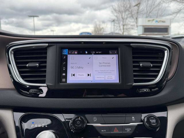 Used 2023 Chrysler Voyager LX image 15