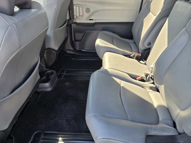 Used 2022 Toyota Sienna XLE image 28