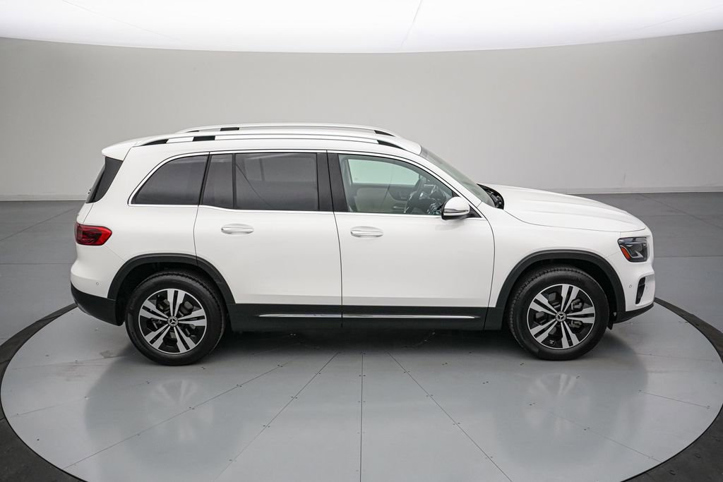 Used 2025 Mercedes-Benz GLB 250 4MATIC image 3