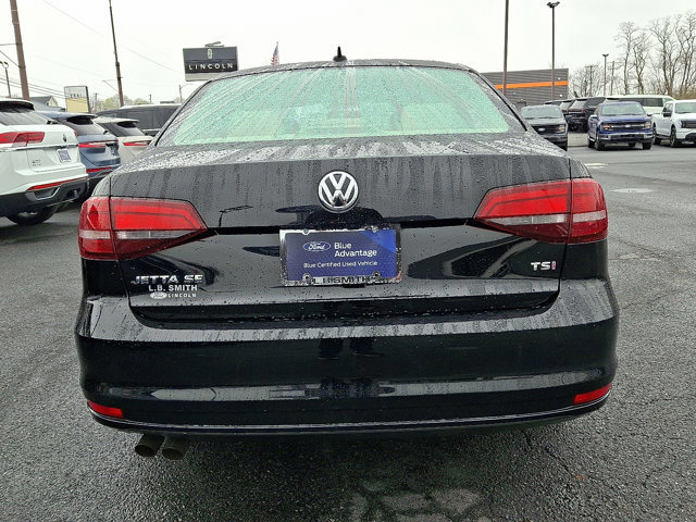 Used 2017 Volkswagen Jetta SE image 3