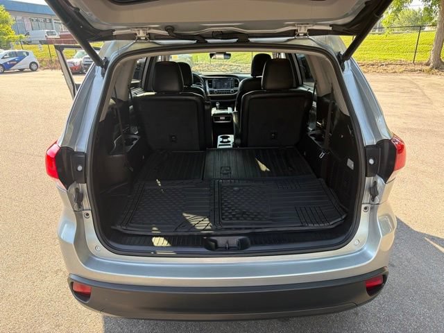 Used 2019 Toyota Highlander XLE AWD/4WD image 22