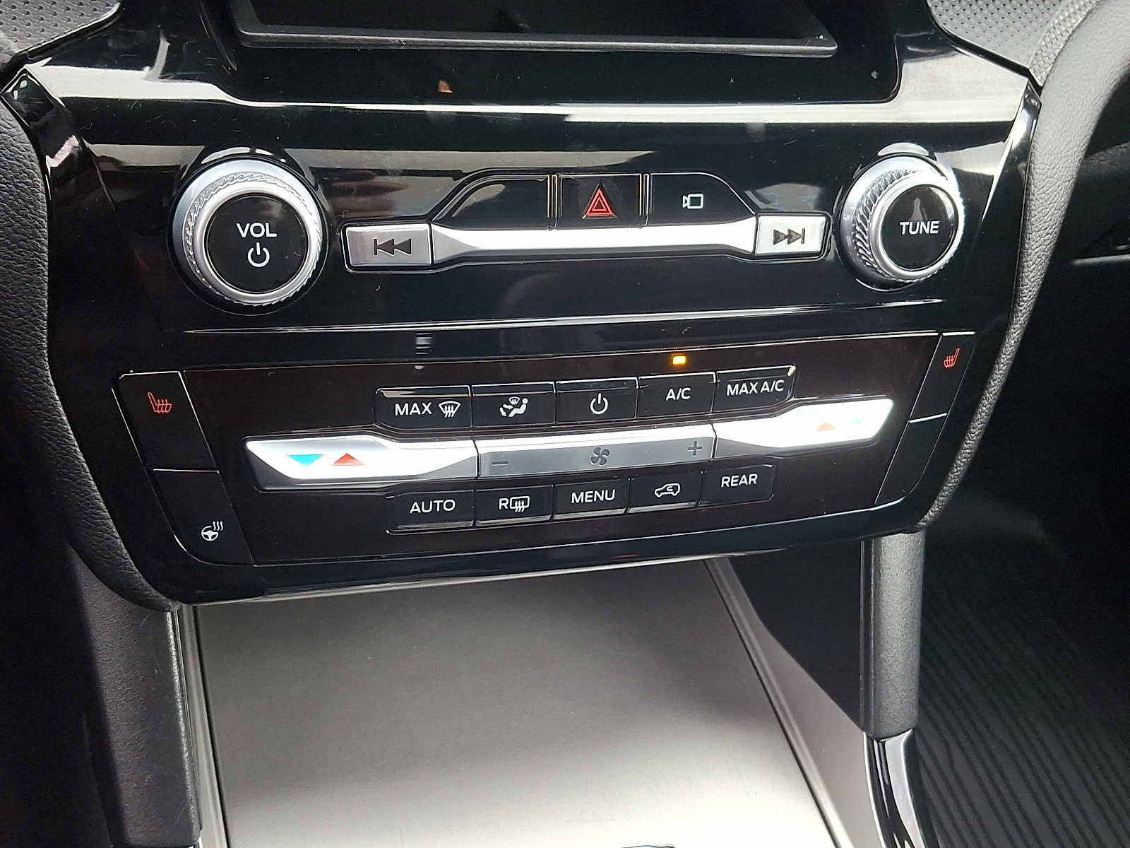 Certified 2023 Ford Explorer ST-Line w/ Class IV Trailer Tow Package image 18