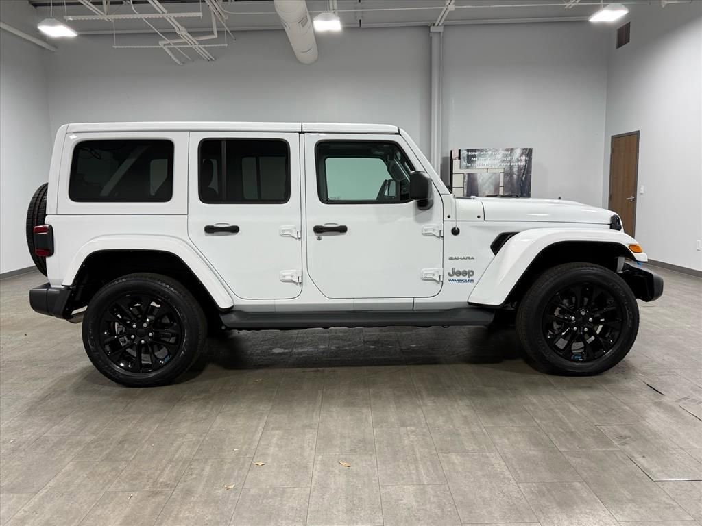 Used 2022 Jeep Wrangler Unlimited Sahara image 3