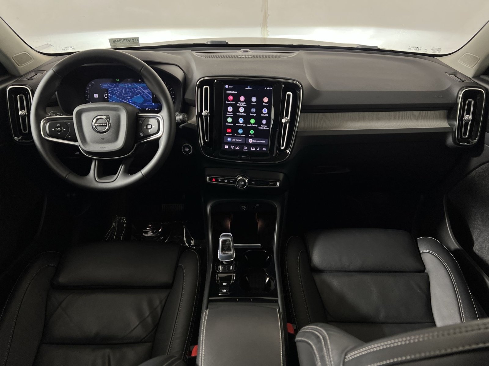 Used 2023 Volvo XC40 B4 Ultimate w/ Climate Package FWD image 23