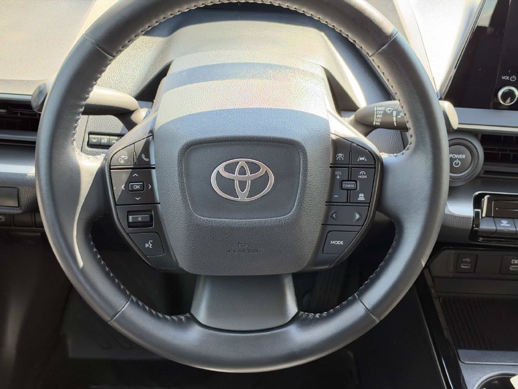 Used 2024 Toyota Prius LE FWD image 12