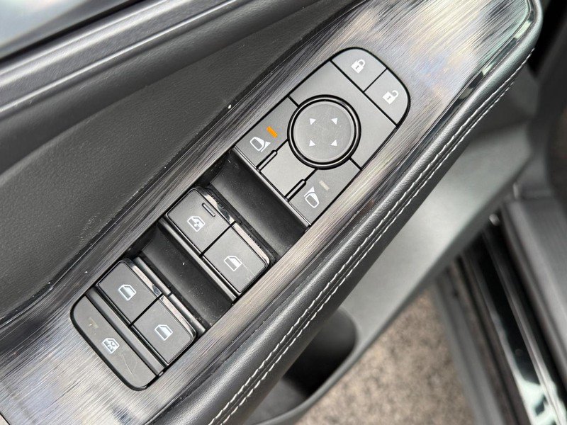 Used 2023 Nissan Rogue SV w/ SV Premium B Package FWD image 16