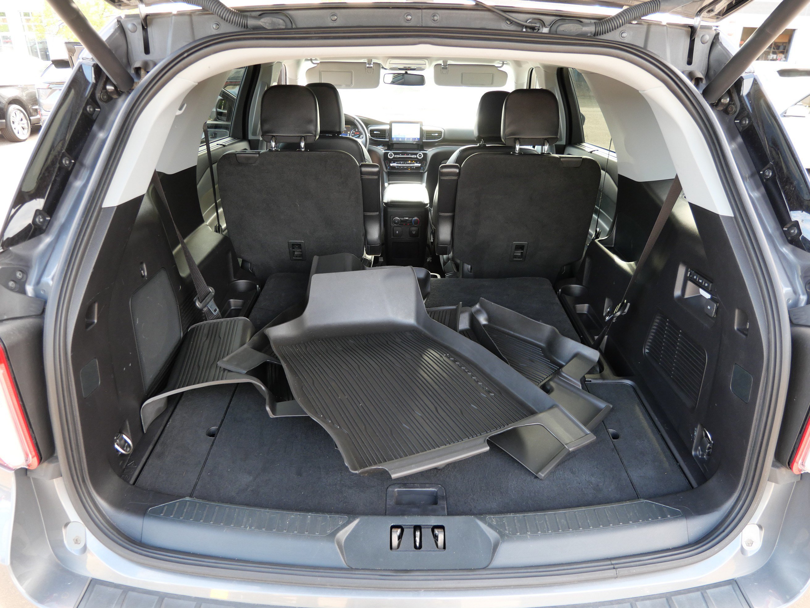 Certified 2021 Ford Explorer Limited w/ Hybrid Equipment Group 310A AWD/4WD image 18