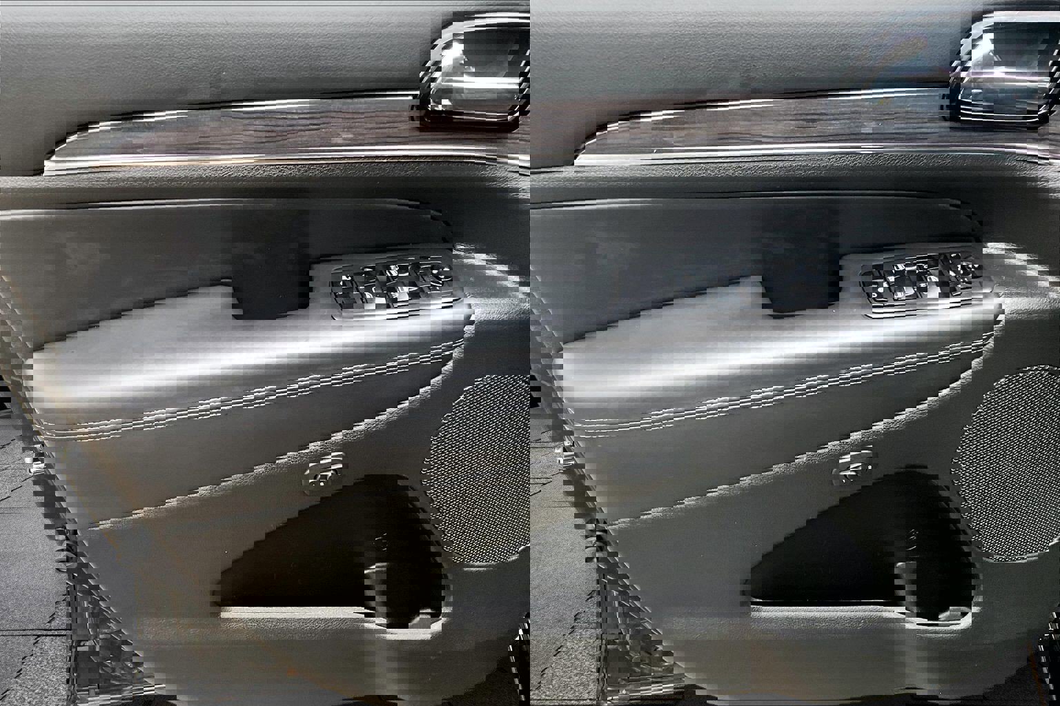 Used 2019 Jeep Grand Cherokee Overland image 18