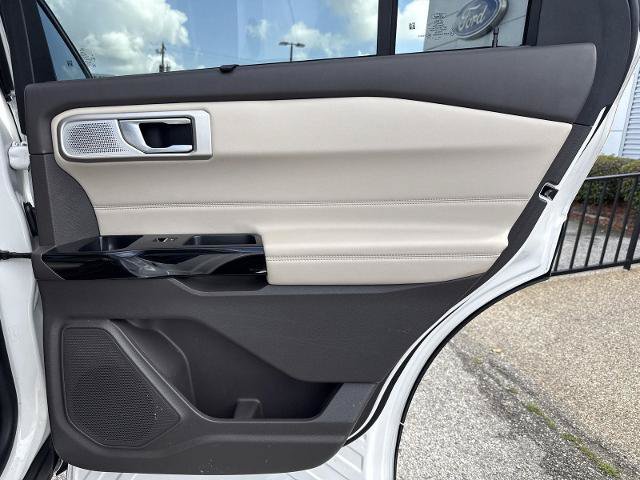Certified 2023 Ford Explorer Platinum w/ Technology Package AWD/4WD image 26