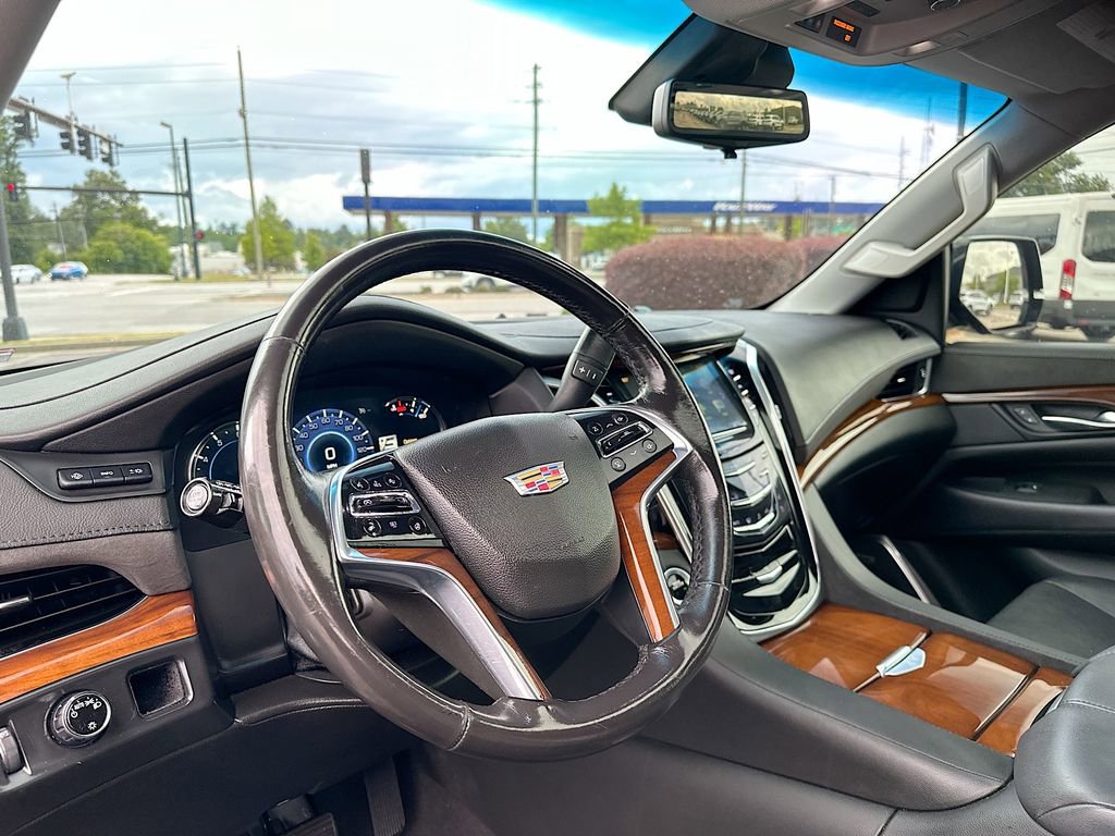 Used 2019 Cadillac Escalade Luxury RWD image 10