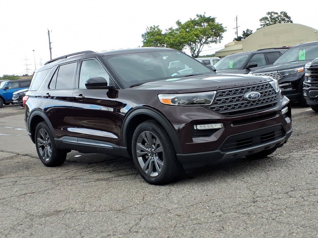 Certified 2023 Ford Explorer XLT w/ Equipment Group 202A AWD/4WD image 7