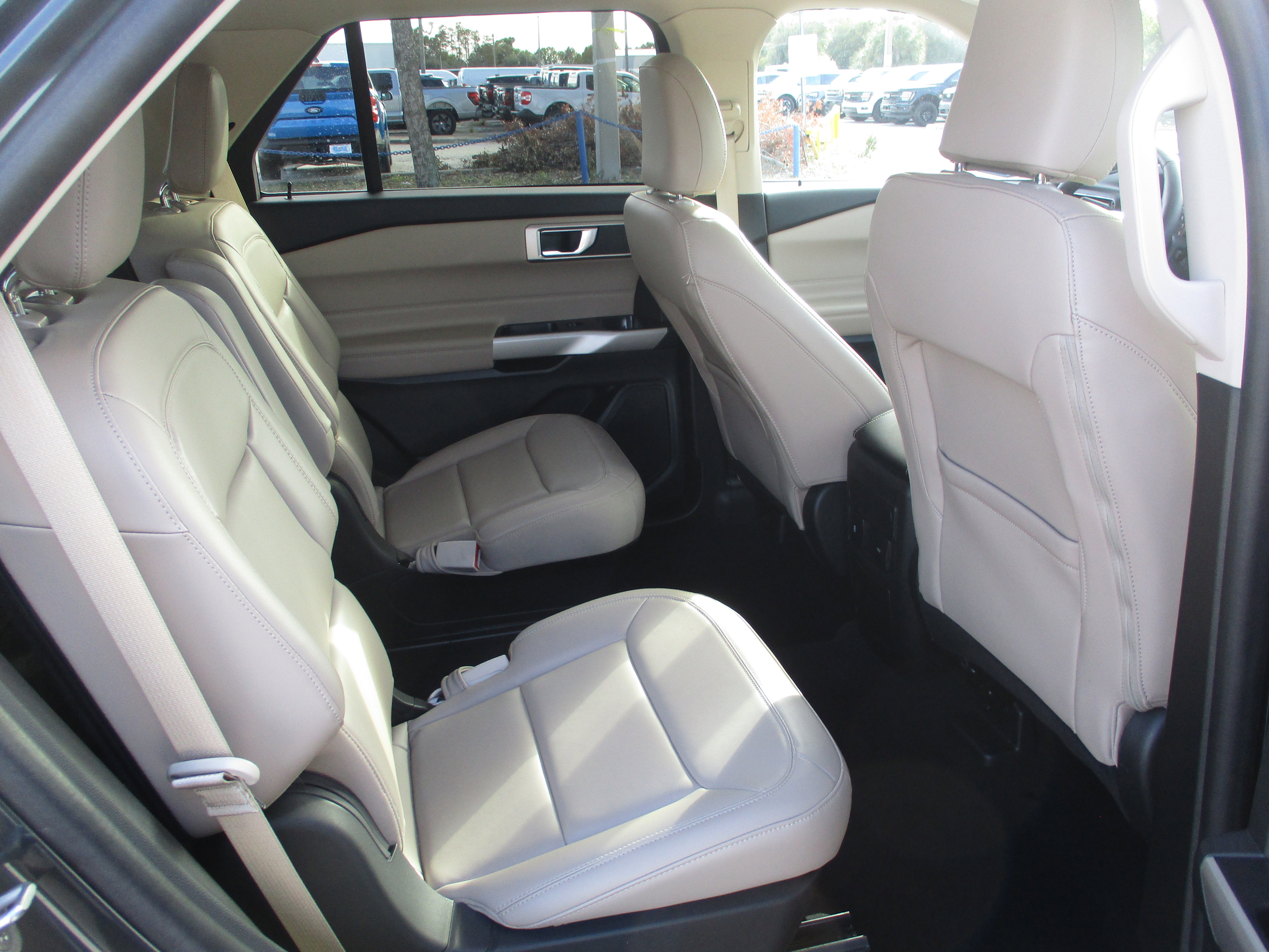 Certified 2024 Ford Explorer XLT w/ Equipment Group 202A image 13