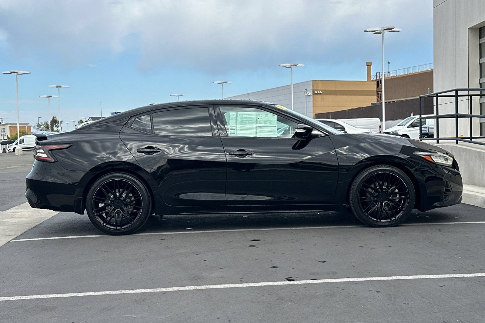 Used 2019 Nissan Maxima SR w/ Premium Package FWD image 2
