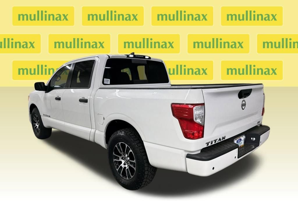 Used 2022 Nissan Titan SV image 5