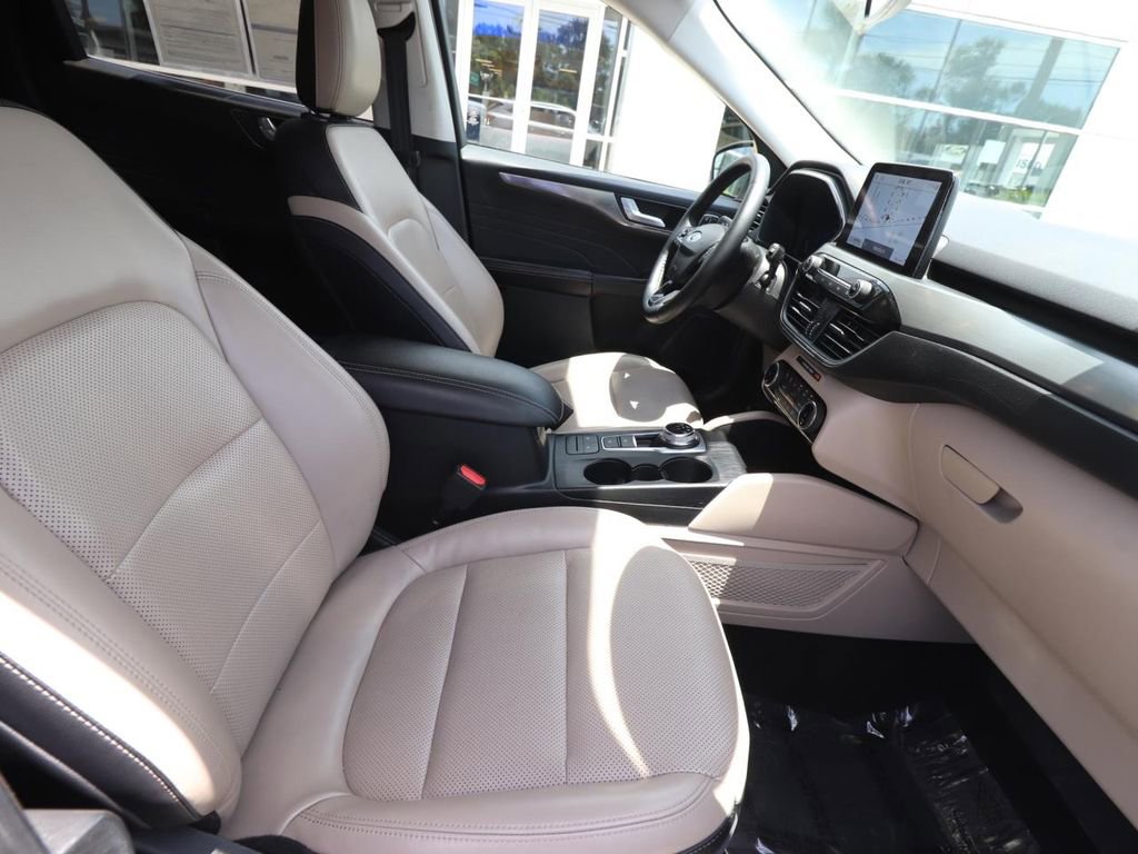 Certified 2022 Ford Escape Titanium AWD/4WD image 14