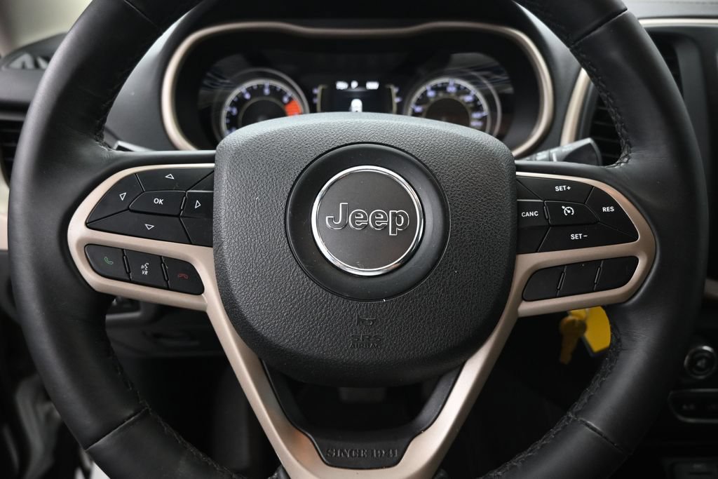 Used 2017 Jeep Cherokee Latitude FWD image 19
