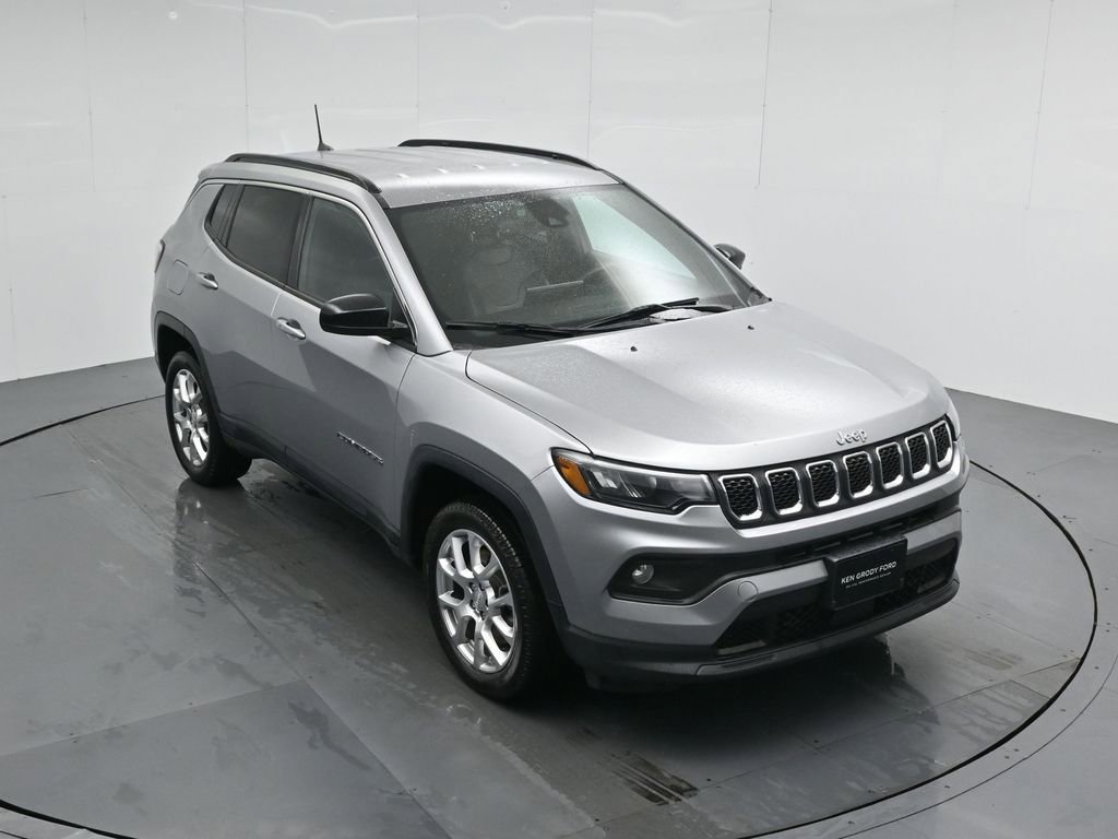 Used 2023 Jeep Compass Latitude image 23