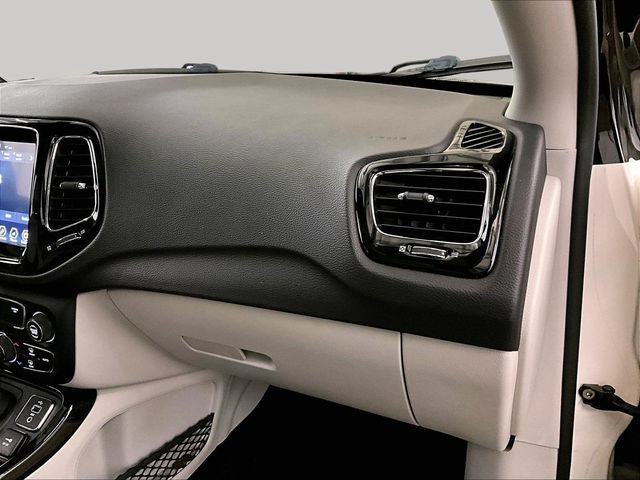 Used 2018 Jeep Compass Limited w/ Safe & Security Group AWD/4WD image 15