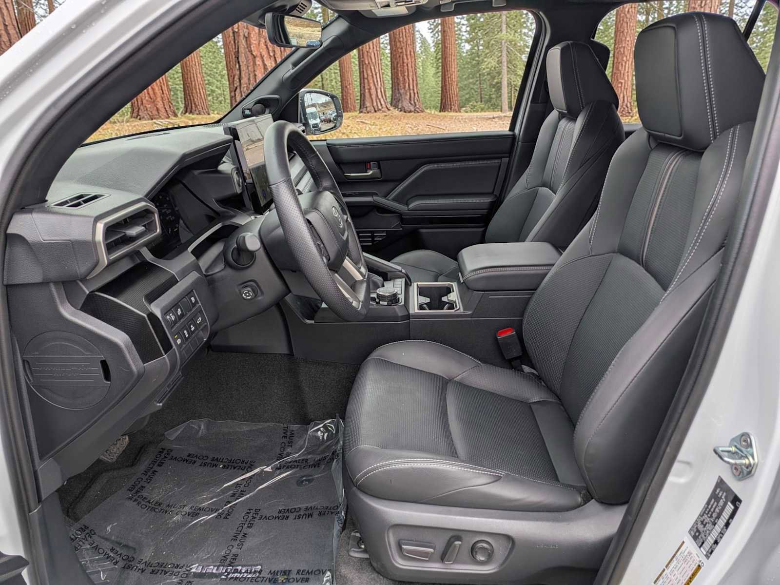 Used 2025 Toyota 4Runner Limited AWD/4WD image 17