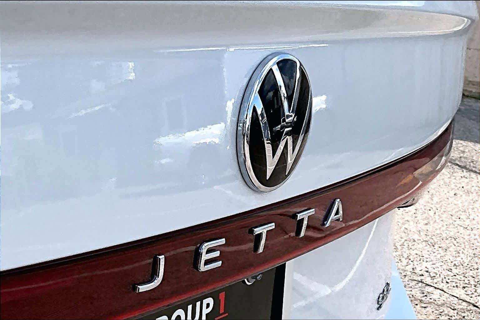 Used 2025 Volkswagen Jetta SEL FWD image 13