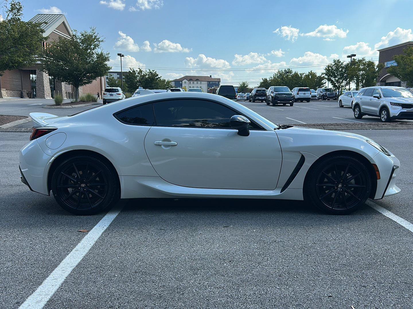 Used 2022 Toyota GR86 Premium w/ ALL Weather Mat Package (TMS) RWD image 6