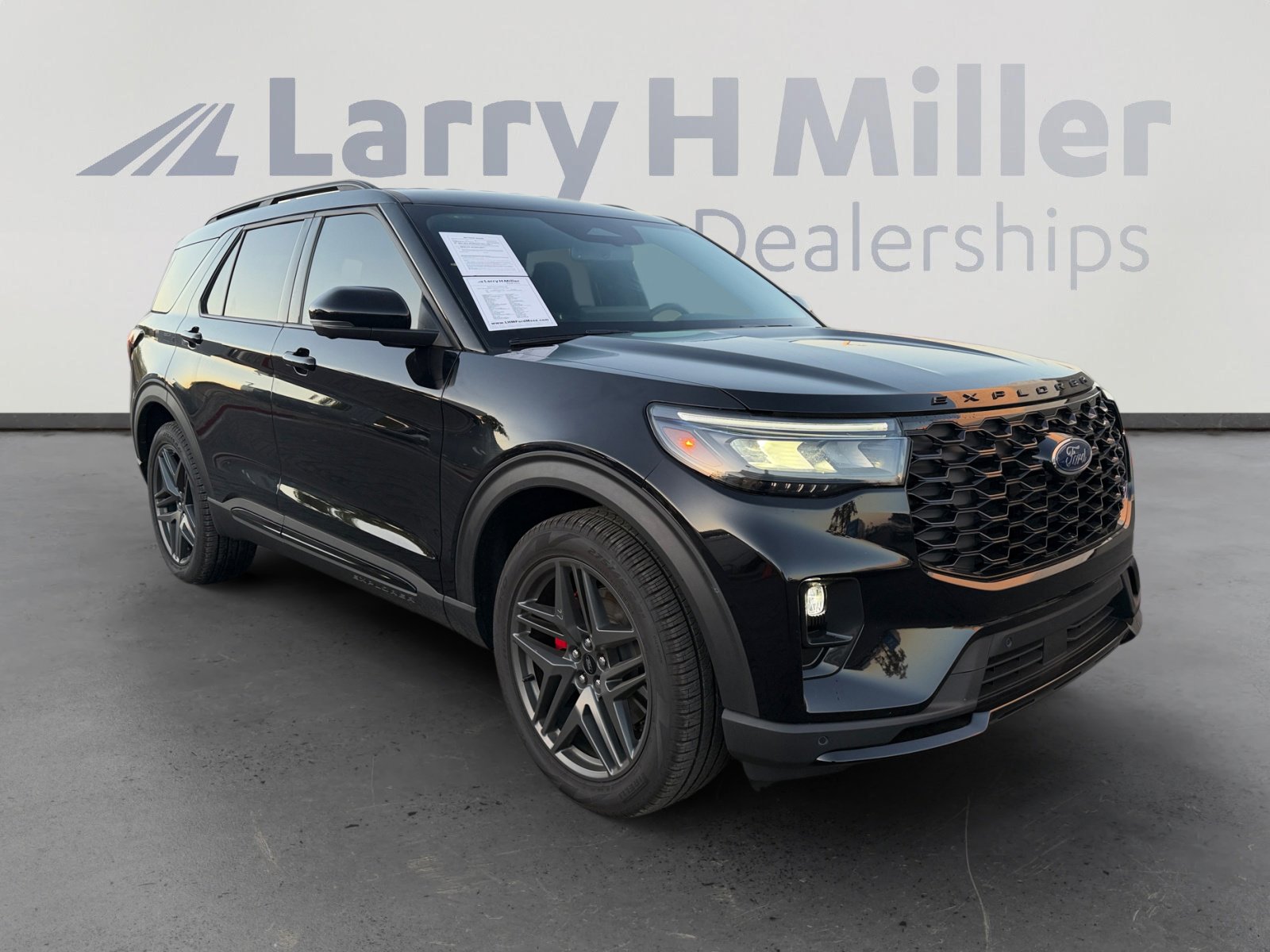 Certified 2025 Ford Explorer ST AWD/4WD image 7