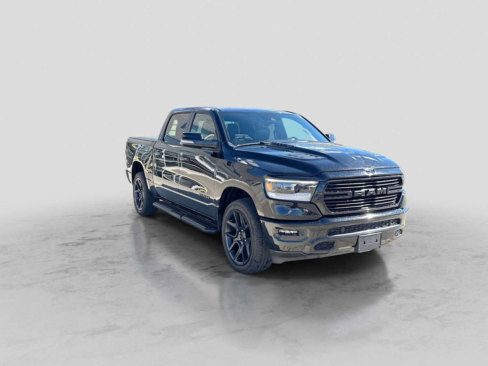 Used 2024 RAM 1500 Laramie AWD/4WD image 8