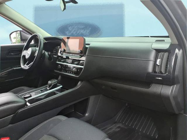 Used 2024 Nissan Pathfinder SV w/ Black Appearance Package AWD/4WD image 13