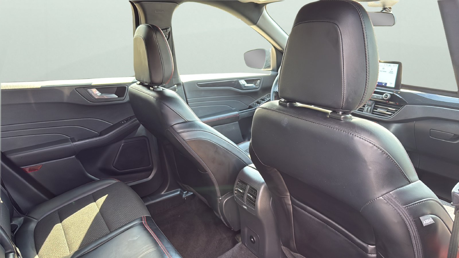 Certified 2025 Ford Escape ST-Line FWD image 28