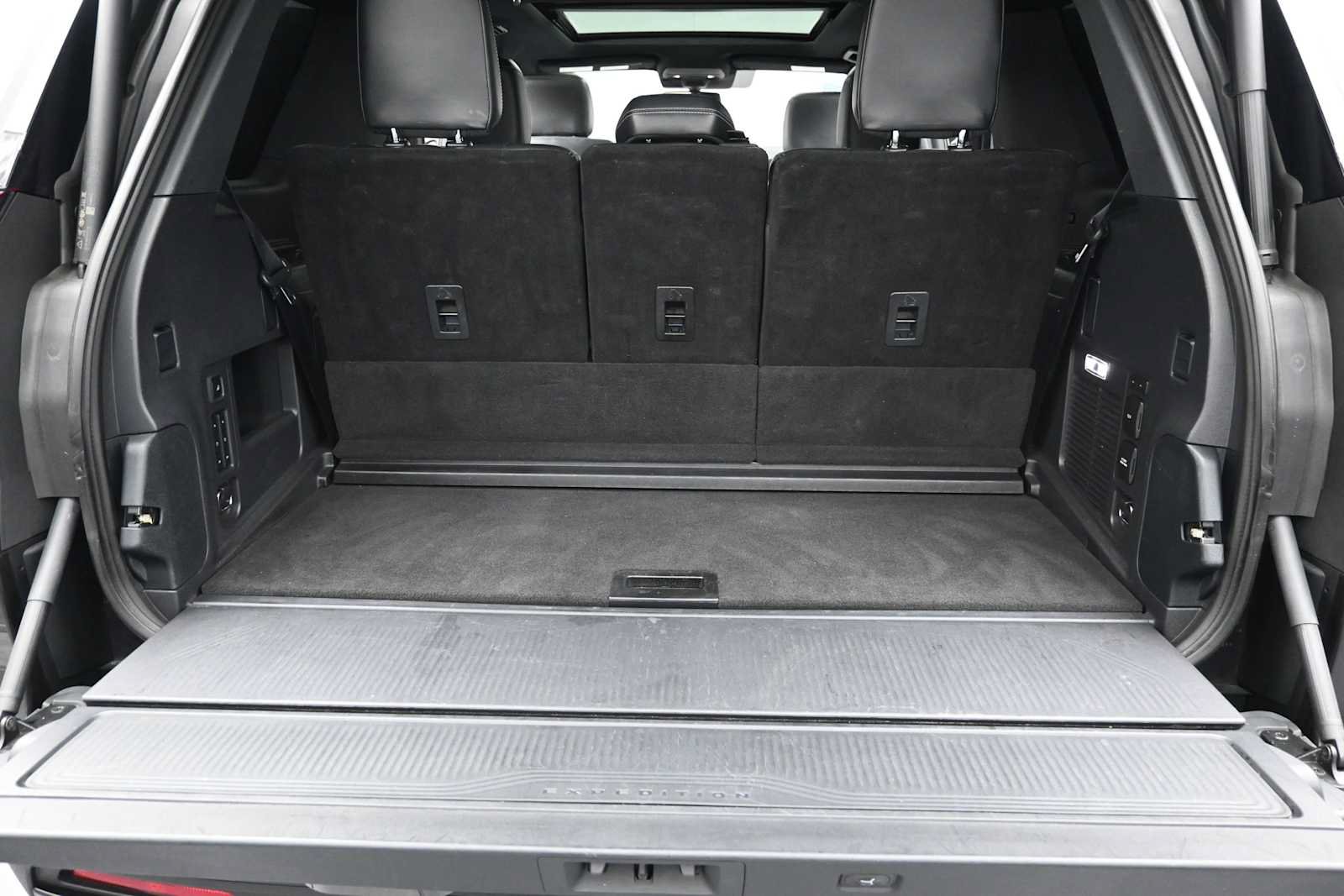 Certified 2025 Ford Expedition Platinum w/ Stealth Appearance Package AWD/4WD image 25