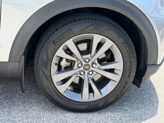 Certified 2023 Ford Explorer XLT w/ Equipment Group 202A RWD image 9