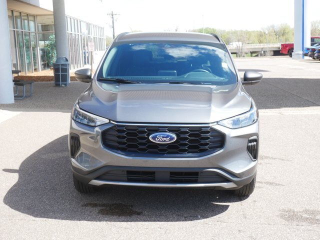 Certified 2025 Ford Escape ST-Line AWD/4WD image 2