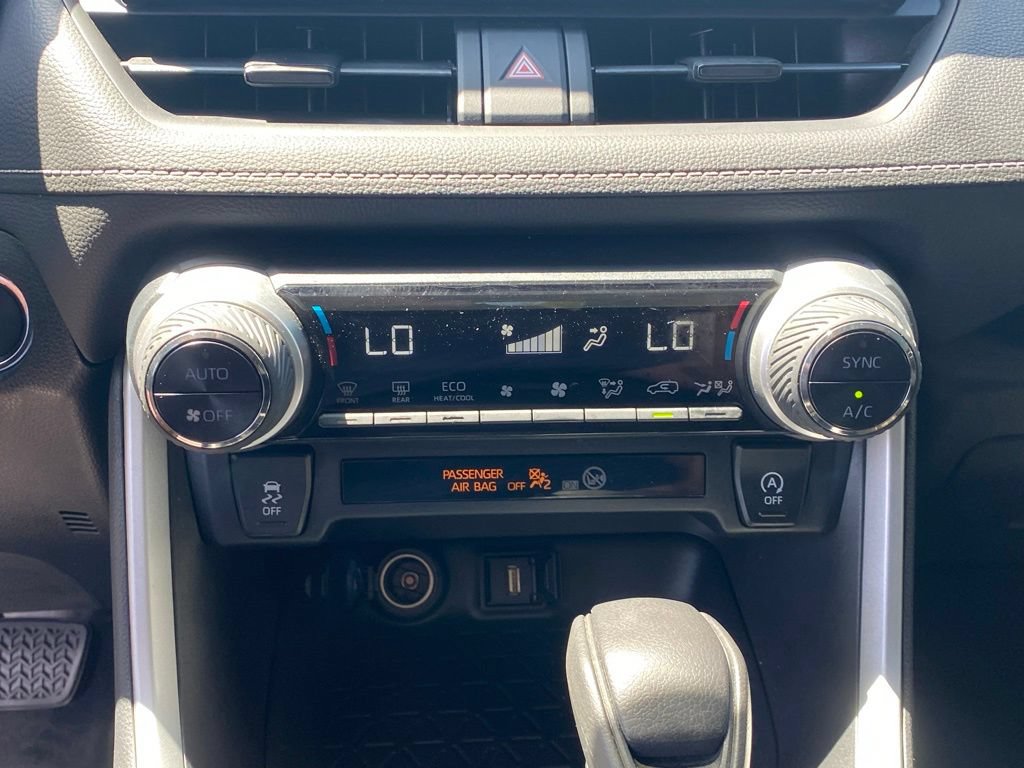 Used 2020 Toyota RAV4 XLE FWD image 17