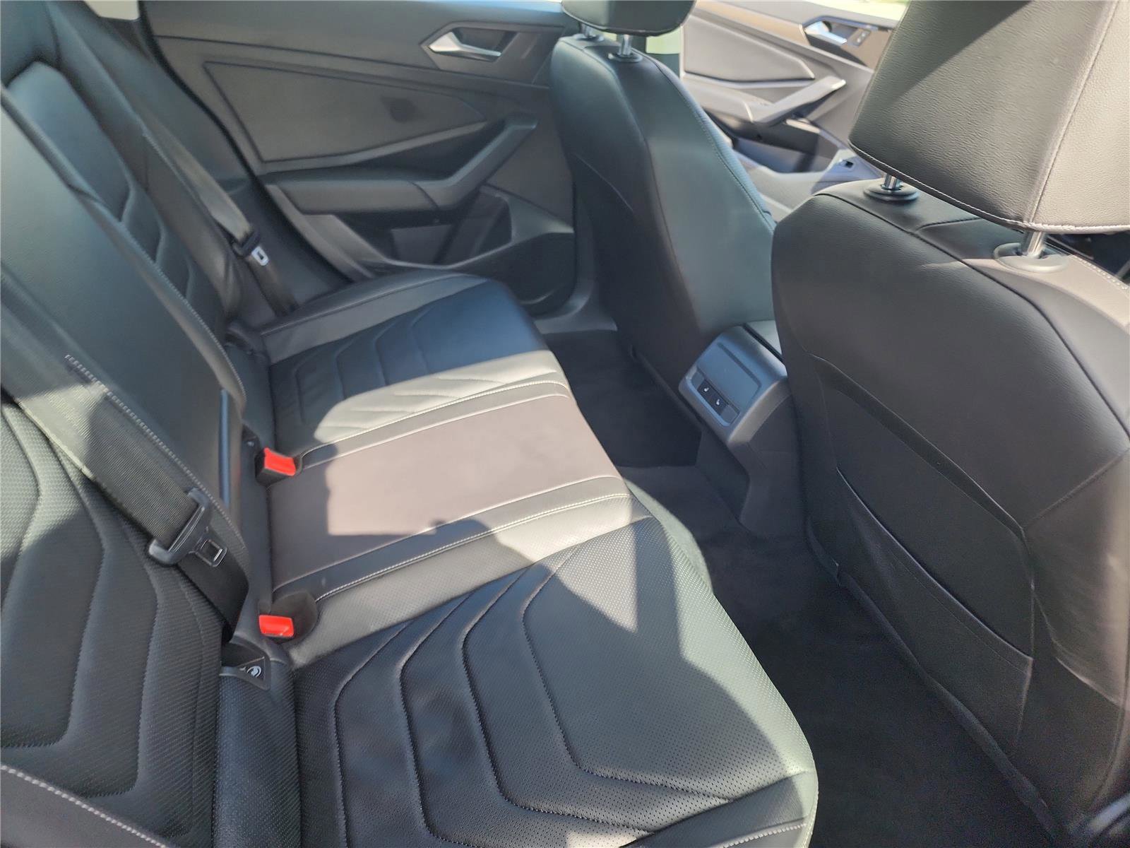 Used 2020 Volkswagen Jetta SEL Premium image 24