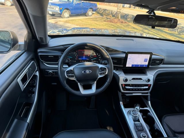 Certified 2022 Ford Explorer XLT w/ Equipment Group 202A image 6