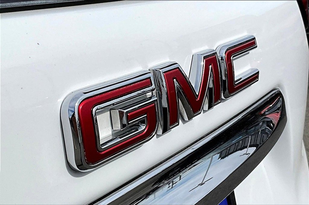 Used 2023 GMC Terrain SLE w/ Driver Convenience Package image 31