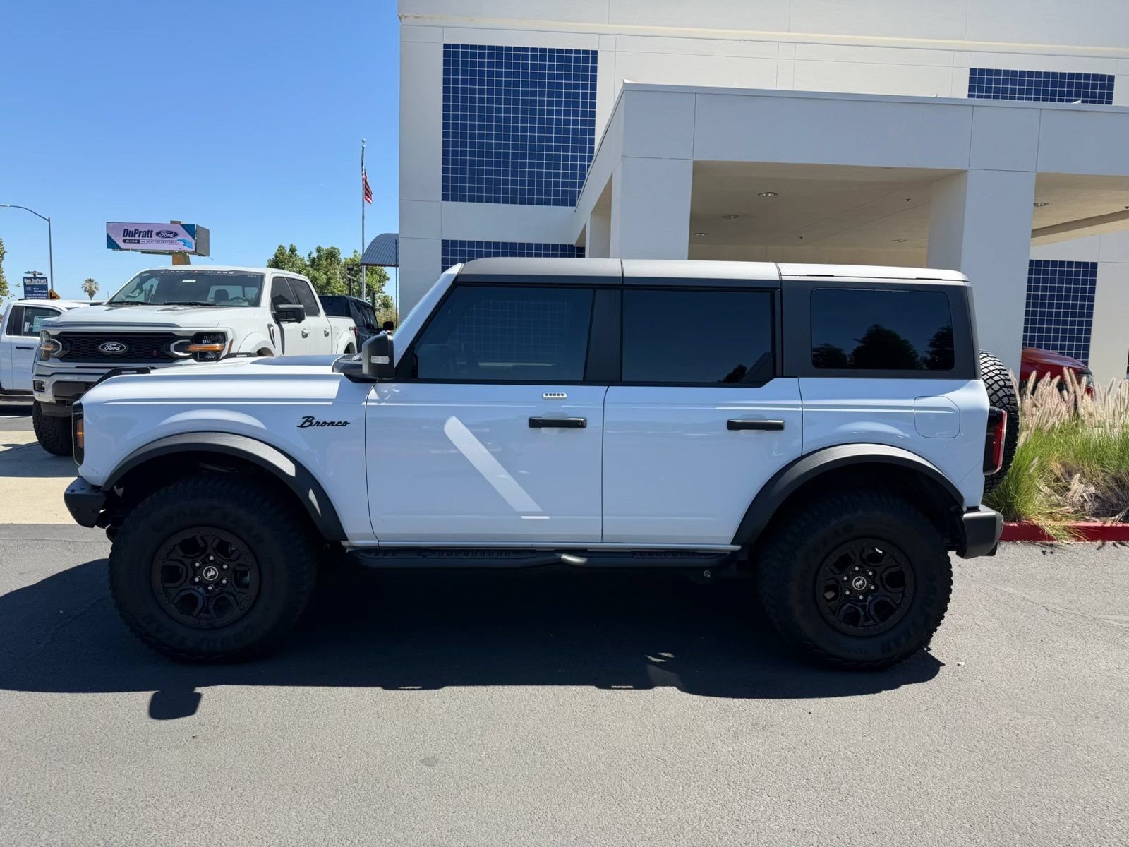 Certified 2023 Ford Bronco Wildtrak AWD/4WD image 2