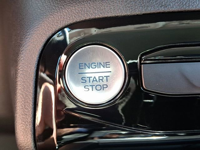 Certified 2025 Ford Escape Platinum FWD image 26