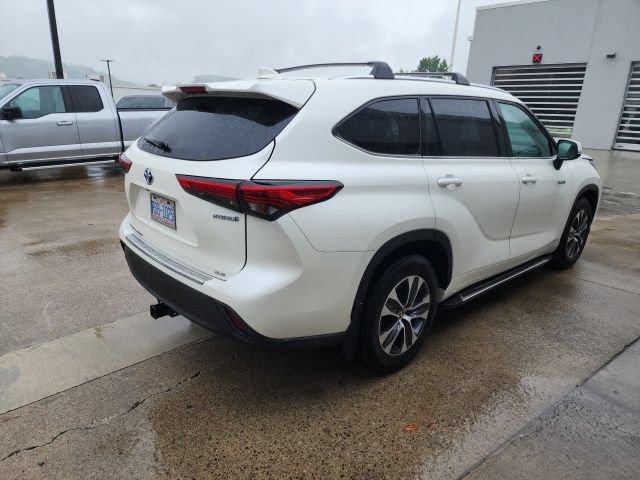 Used 2021 Toyota Highlander XLE AWD/4WD image 18