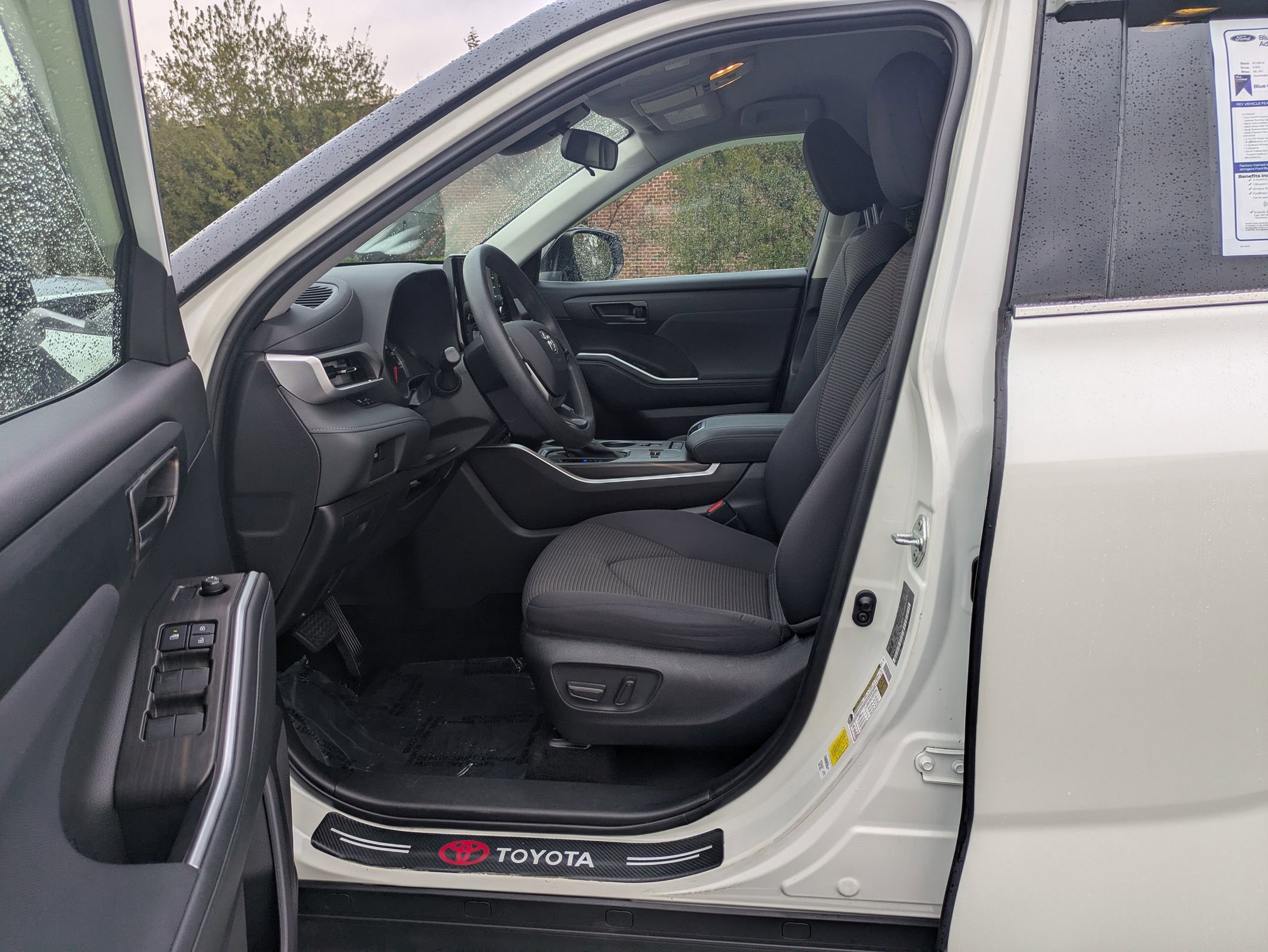 Used 2021 Toyota Highlander L image 14