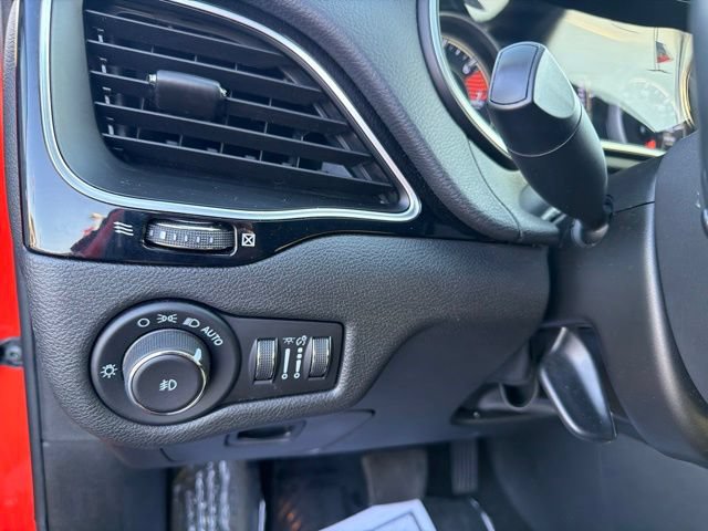 Used 2021 Jeep Cherokee Latitude Plus FWD image 16