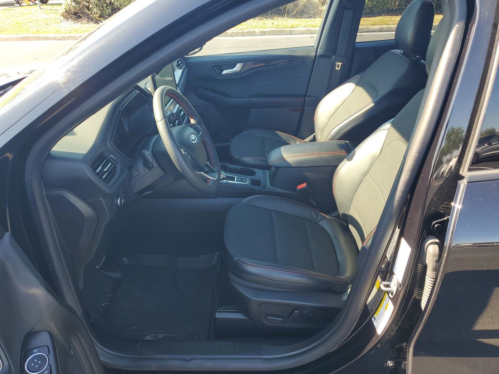 Certified 2024 Ford Escape ST-Line w/ Tech Pack #1 AWD/4WD image 18