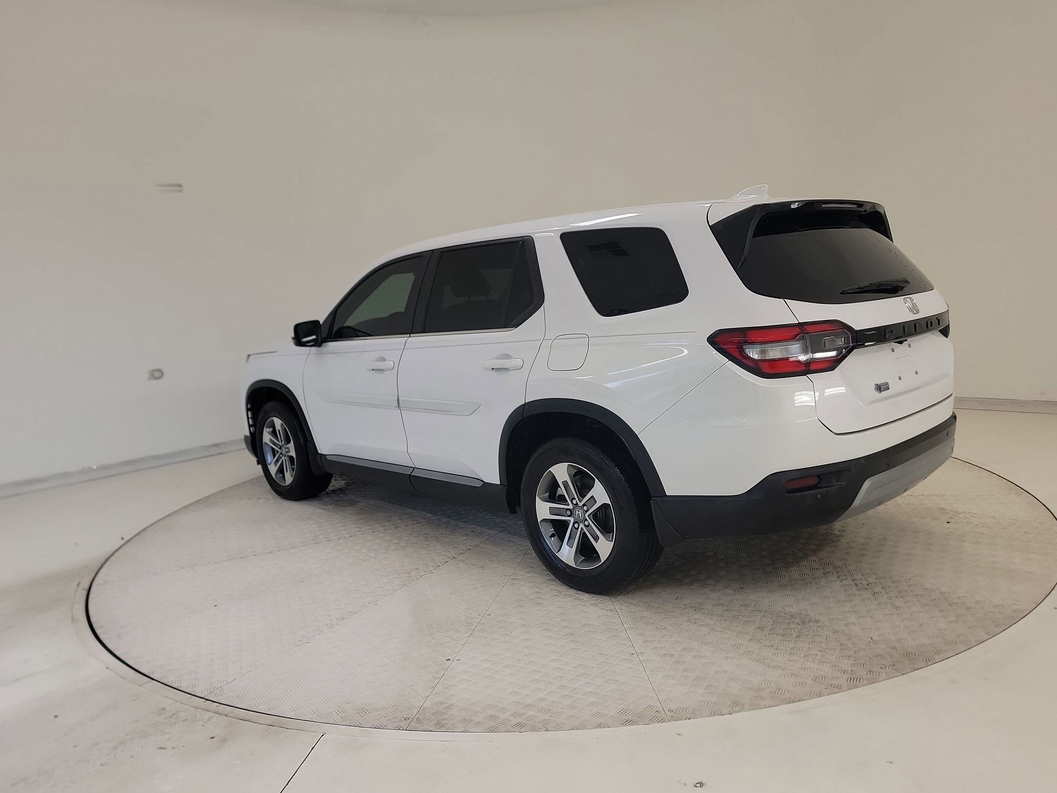 Used 2023 Honda Pilot EX-L image 3