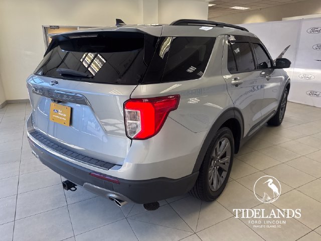 Certified 2024 Ford Explorer XLT w/ Equipment Group 202A RWD image 9